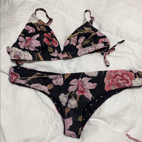 Billabong Other - Billabong Bikini Set